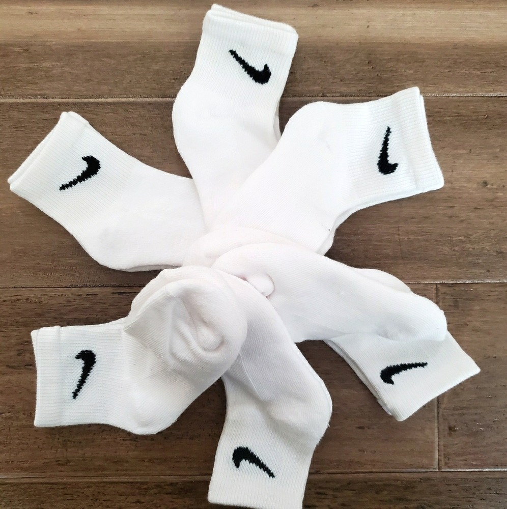 NIKE Brand NEW Youth XS (sz 10-3) Crew Socks